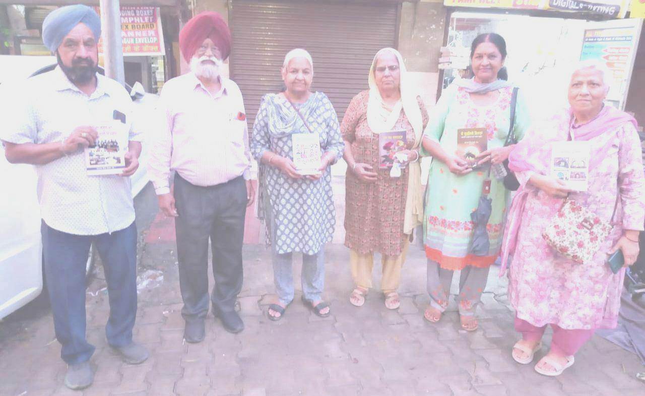 In the monthly meeting of UT Ex-Teachers Association, former teachers were honored by presenting books.